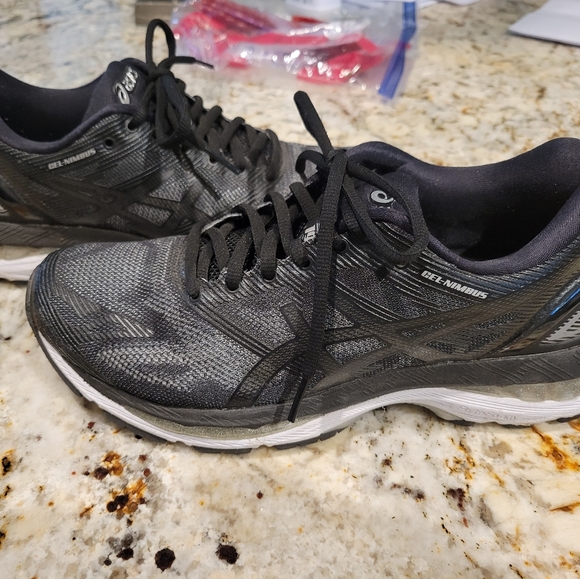 Worn Once ASICS Black Gel Nimbus Sneaker Shoes 8 - Picture 2 of 7